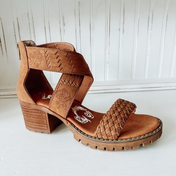 NIB Brand New Very G Vana Tan Tooled Woven Strappy Chunky Heels Heeled Shoes - Picture 4 of 8